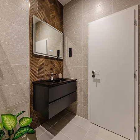 Casas Elites Premium Apartments- Near Westend Center *